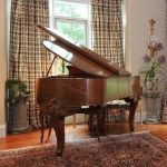 antique-baby-grand-piano-bench